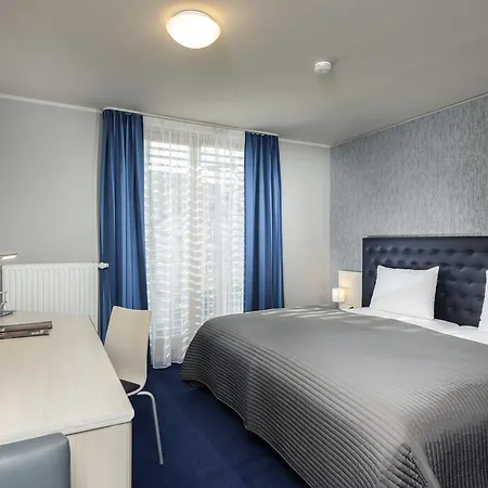 Ambassador-berlin Gruenau Berlín